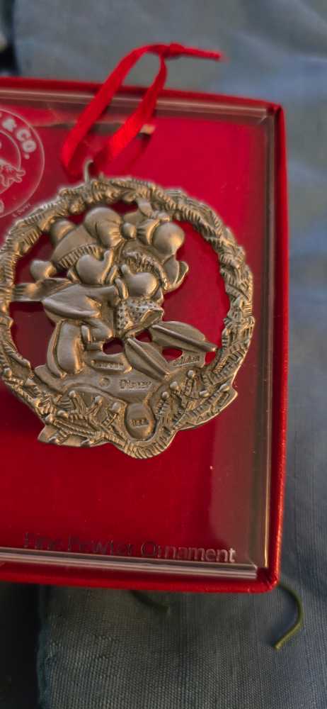 MICKEY CO HUDSON MICKEY MINNIE SKATING   ornament collectible - Main Image 3