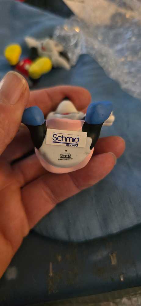 Schmid MINNIE YELLOW BOW SITTING HANDS UP  ornament collectible - Main Image 2