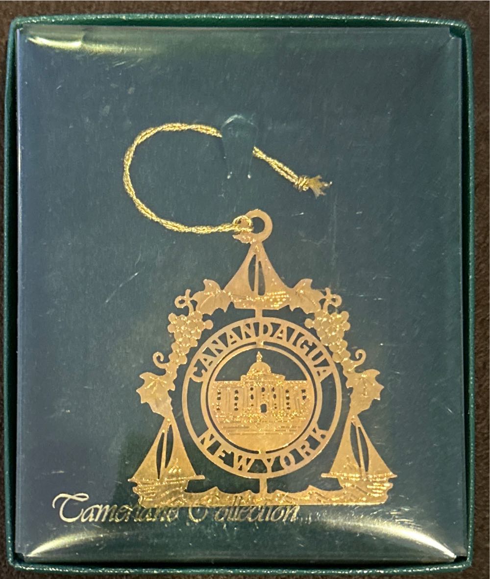  Oke Bottle With Wreath 