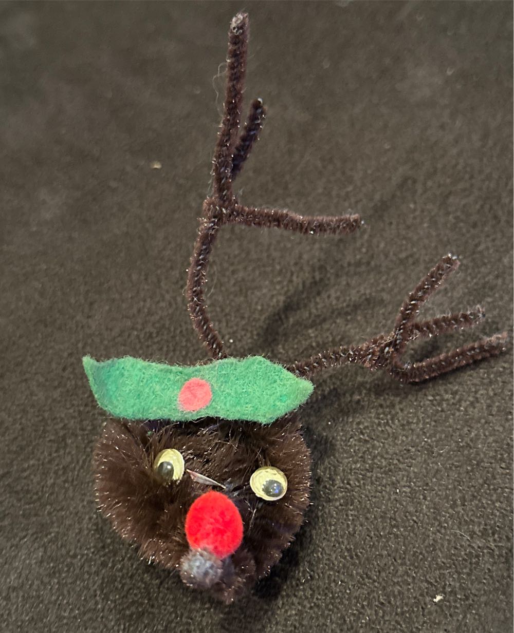 Gold Ornament Stand For 3 Ornaments