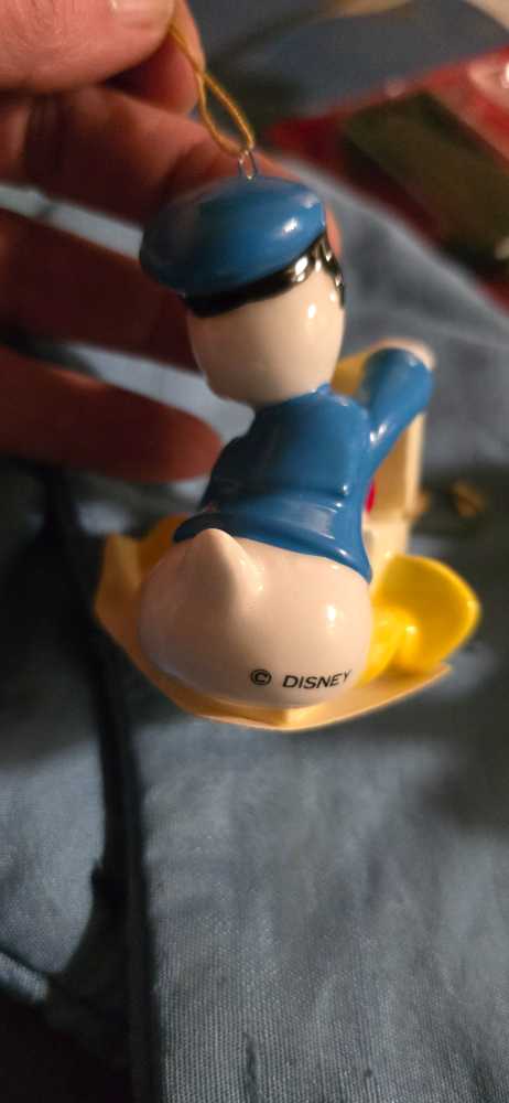 Schmid DONALD DUCK SAILOR PRESENT   ornament collectible - Main Image 2