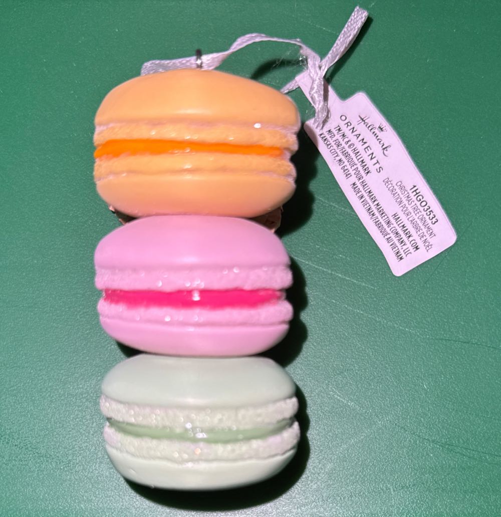 Stack Of Macarons - Hallmark Ornament (Kitchen, Food) ornament collectible [Barcode 661127049220] - Main Image 4