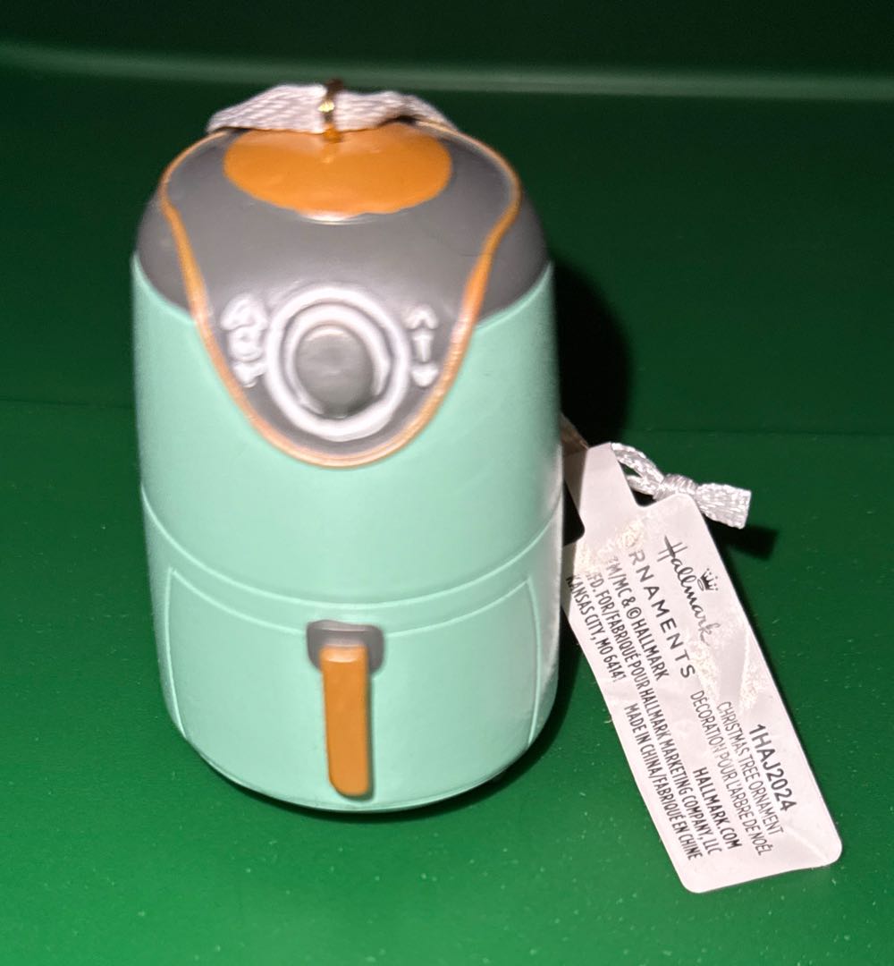 Air Fryer - Hallmark Ornament (Kitchen, Food) ornament collectible [Barcode 726528556187] - Main Image 4