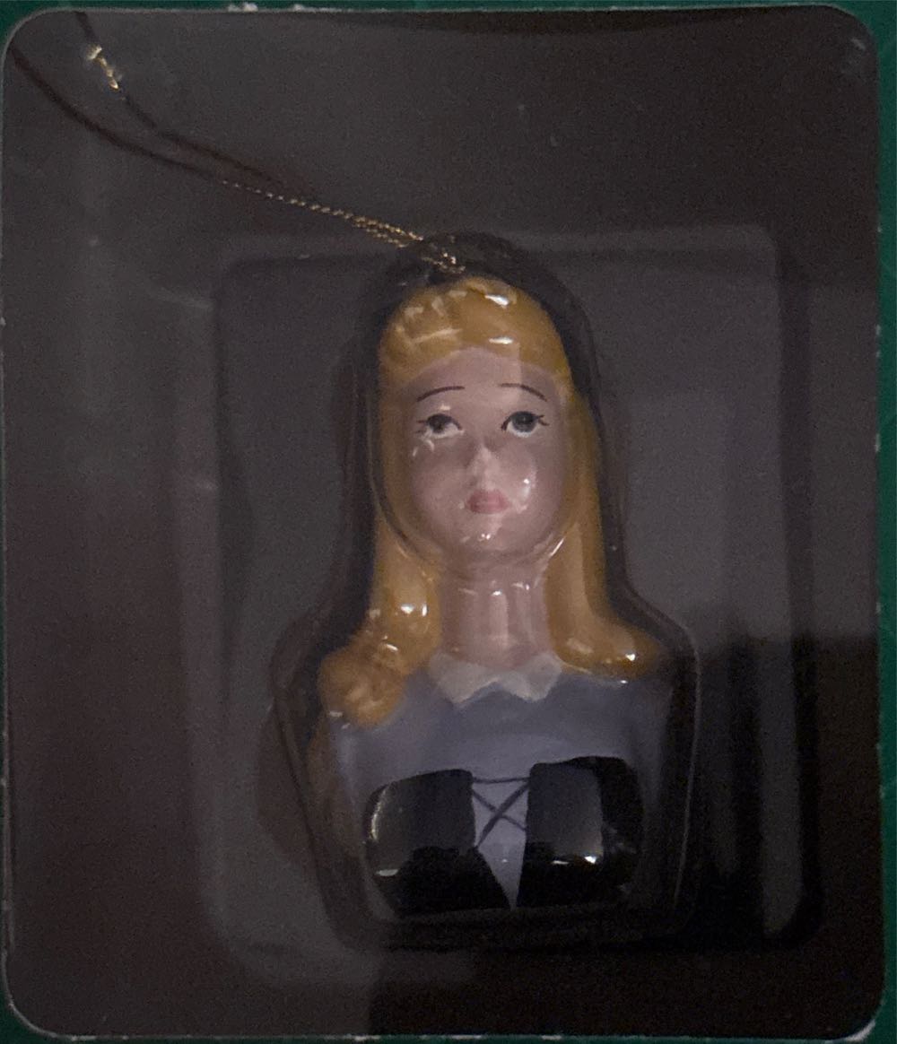 Princess Aurora Bust - Disney (Sleeping Beauty) ornament collectible [Barcode 063407740009] - Main Image 2