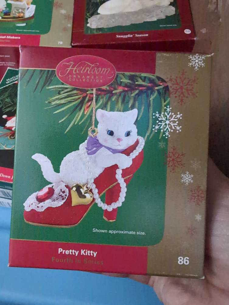 Glass: Polar Bear Scarf And Bottle 