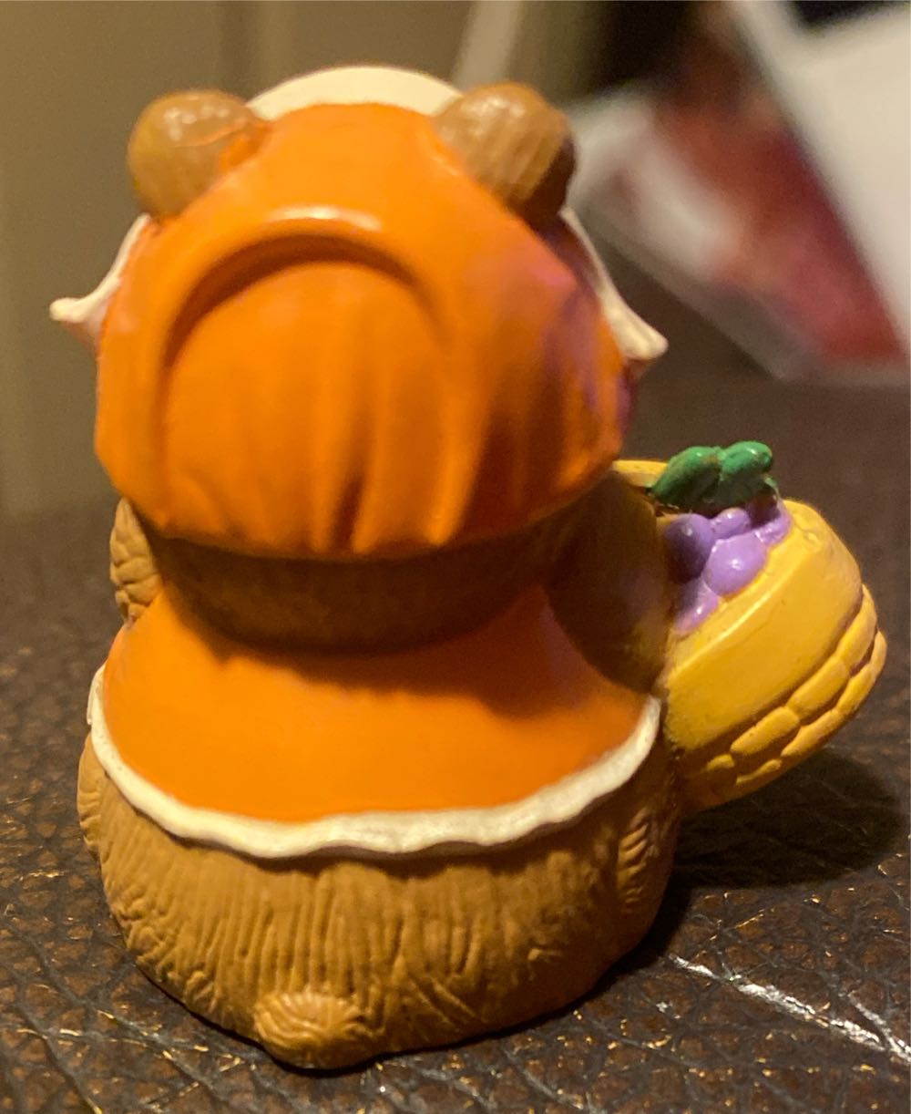 Merry Miniature 1989 Girl Pilgrim Bear With Basket - Merry Miniatures (Thanksgiving, Pilgrims, Bear) ornament collectible - Main Image 3