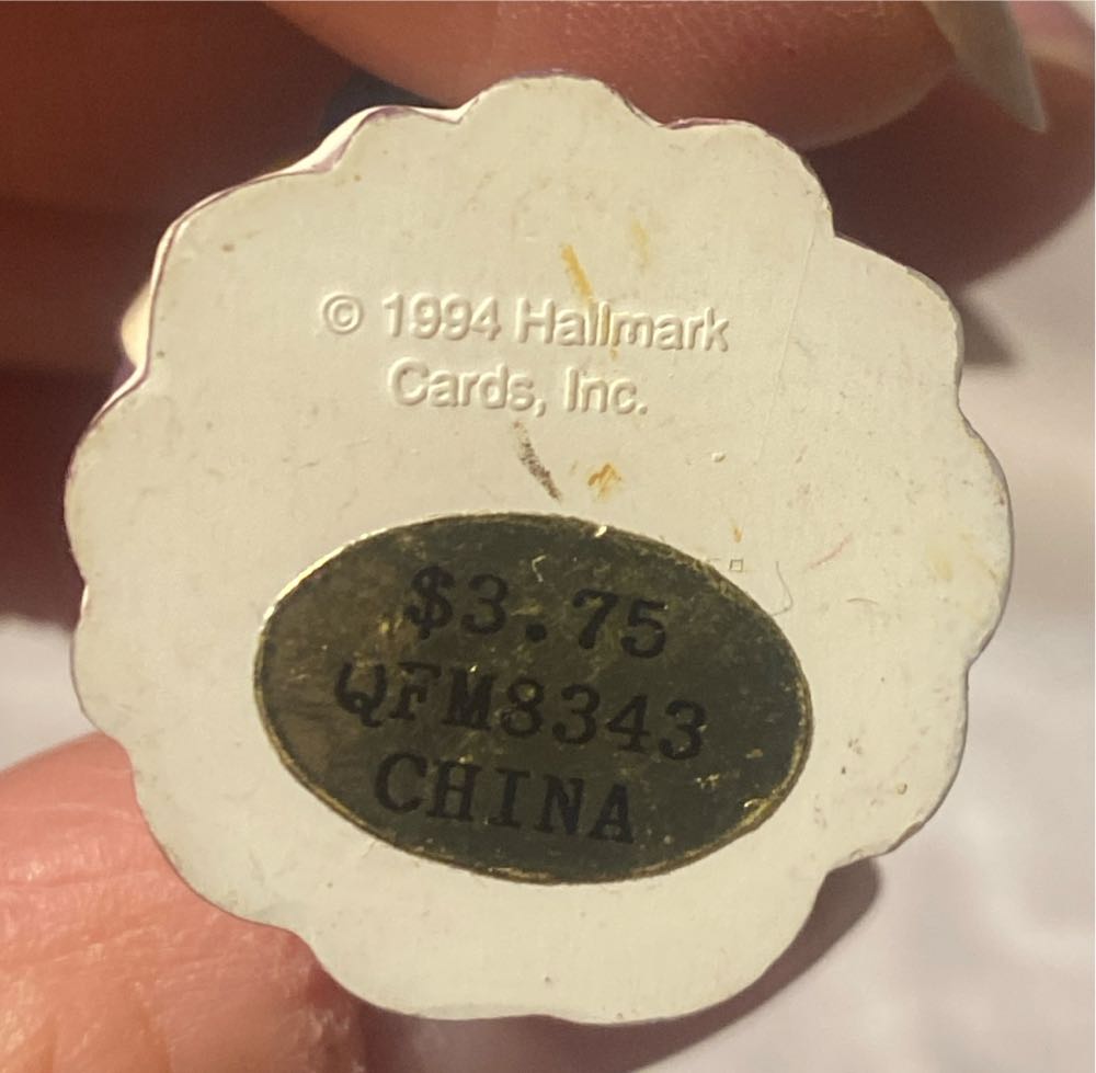 Merry Miniature Thanksgiving Pilgrim Bunny w/pie - Merry Miniatures (Thanksgiving, Pilgrim) ornament collectible - Main Image 4