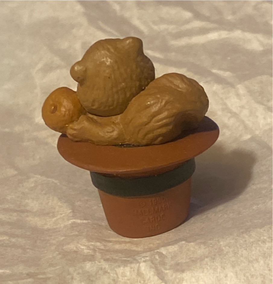 Merry Miniature Thanksgiving Squirrel In Pilgrim Hat - Merry Miniatures (Thanksgiving, Pilgrim) ornament collectible - Main Image 2