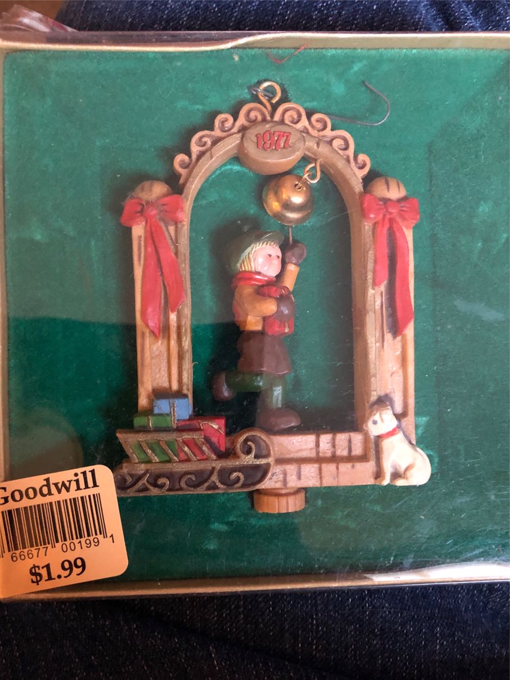 Tree Trimmer 1977  ornament collectible - Main Image 1