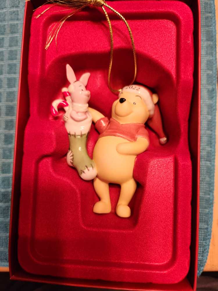 Winnie The Pooh’s Christmas Surprise Ornament - Winnie The Pooh (Winnie the Pooh) ornament collectible [Barcode 194372019972] - Main Image 3