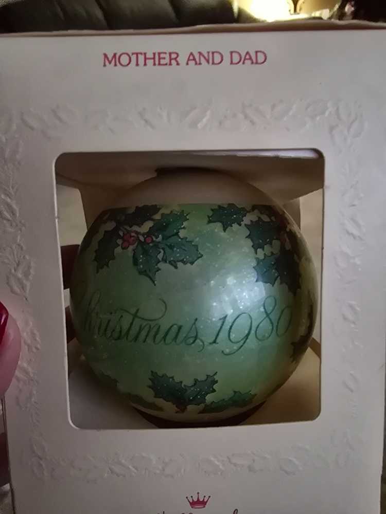 Mother And Dad  ornament collectible - Main Image 2