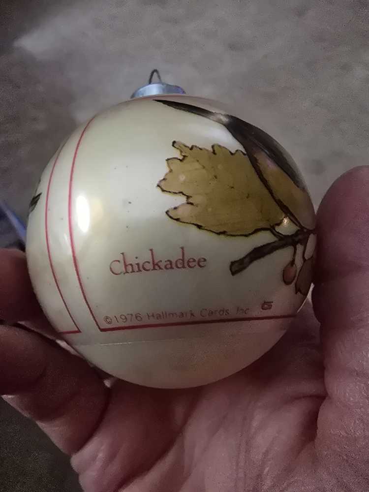 Chickadee 1976  ornament collectible - Main Image 2