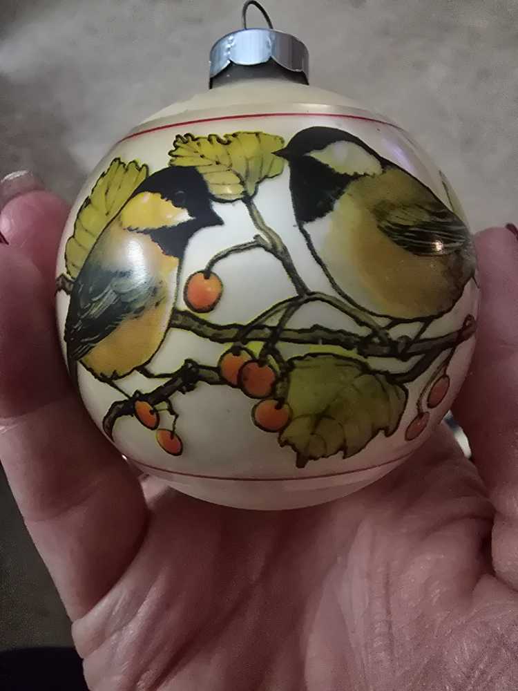Chickadee 1976  ornament collectible - Main Image 3