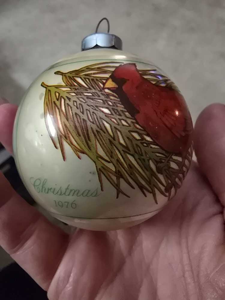 Cardinal 1976  ornament collectible - Main Image 2