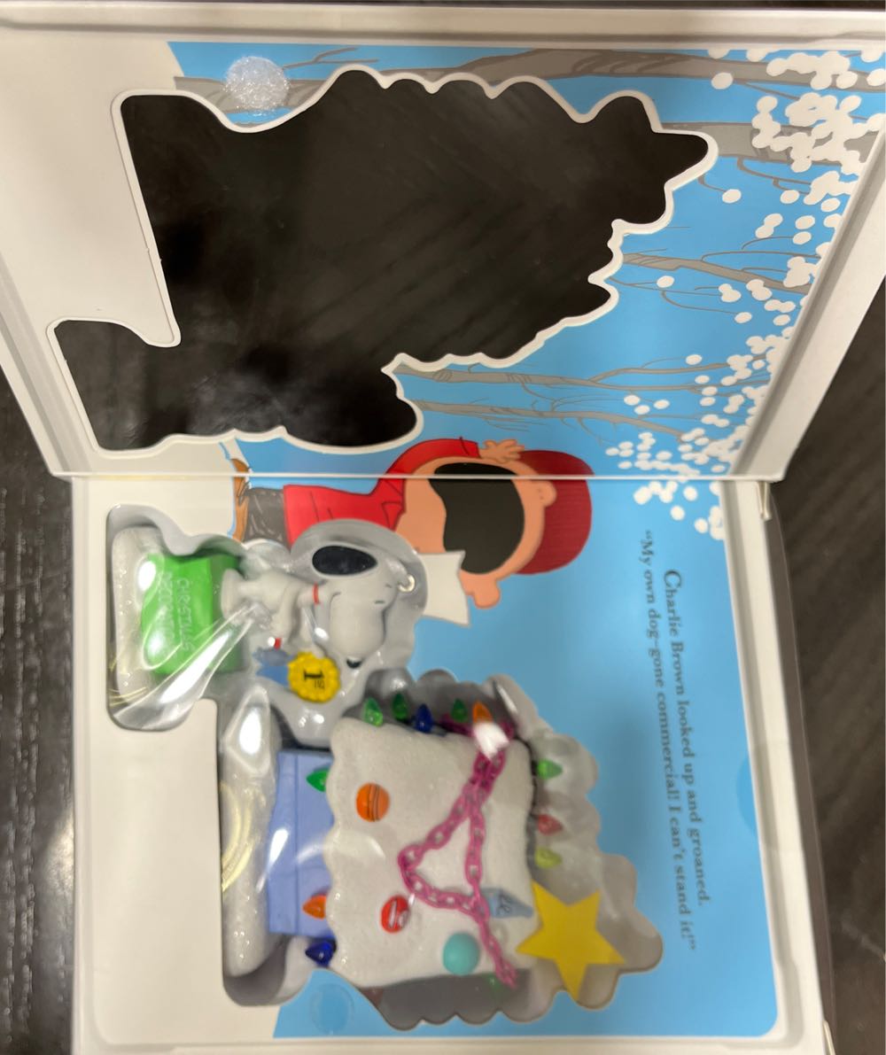 A Charlie Brown Christmas  (Peanuts) ornament collectible [Barcode 726528599344] - Main Image 2