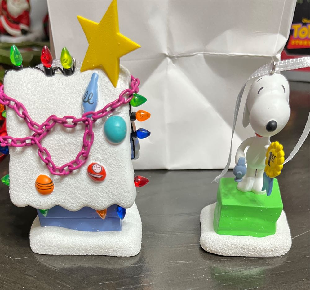 A Charlie Brown Christmas  (Peanuts) ornament collectible [Barcode 726528599344] - Main Image 3