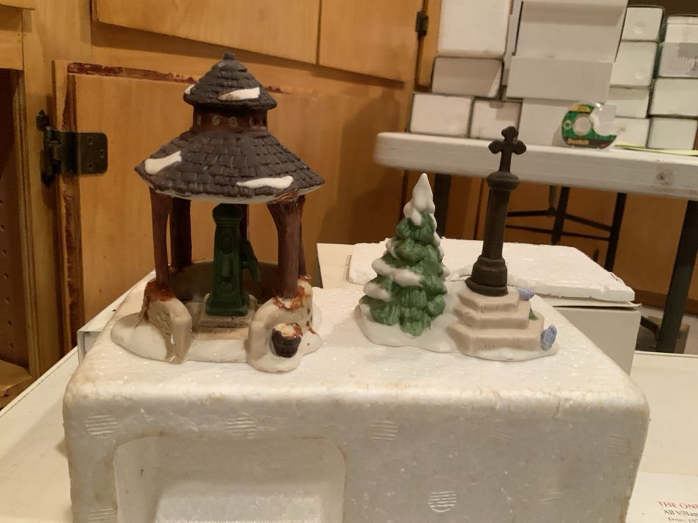 HV Village Well & Holy Cross - Village Accessories ornament collectible - Main Image 2