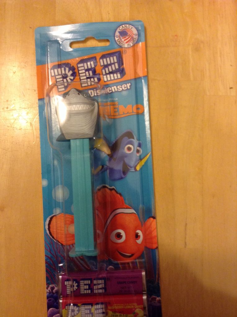 Finding Nemo - Bruce - Finding Nemo pez collectible - Main Image 2