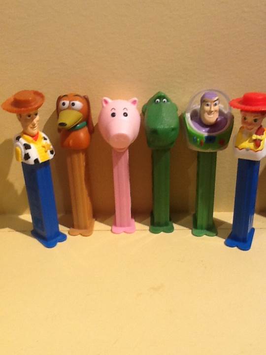 Woody (2) - Spot Under Badge - Toy Story S1 (complete) pez collectible - Main Image 2