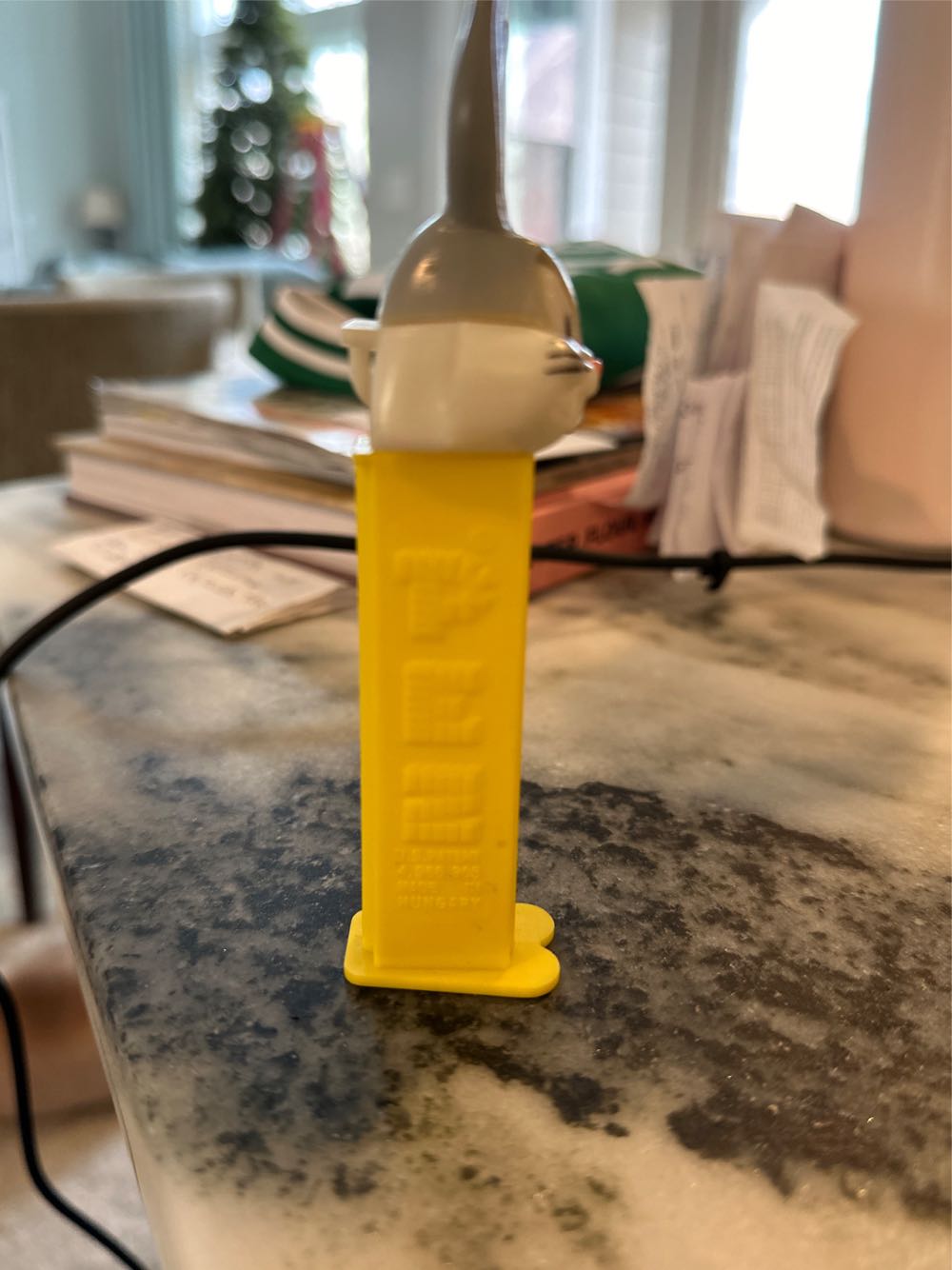 Looney Tunes - Bugs Bunny B - Looney Tunes pez collectible - Main Image 2