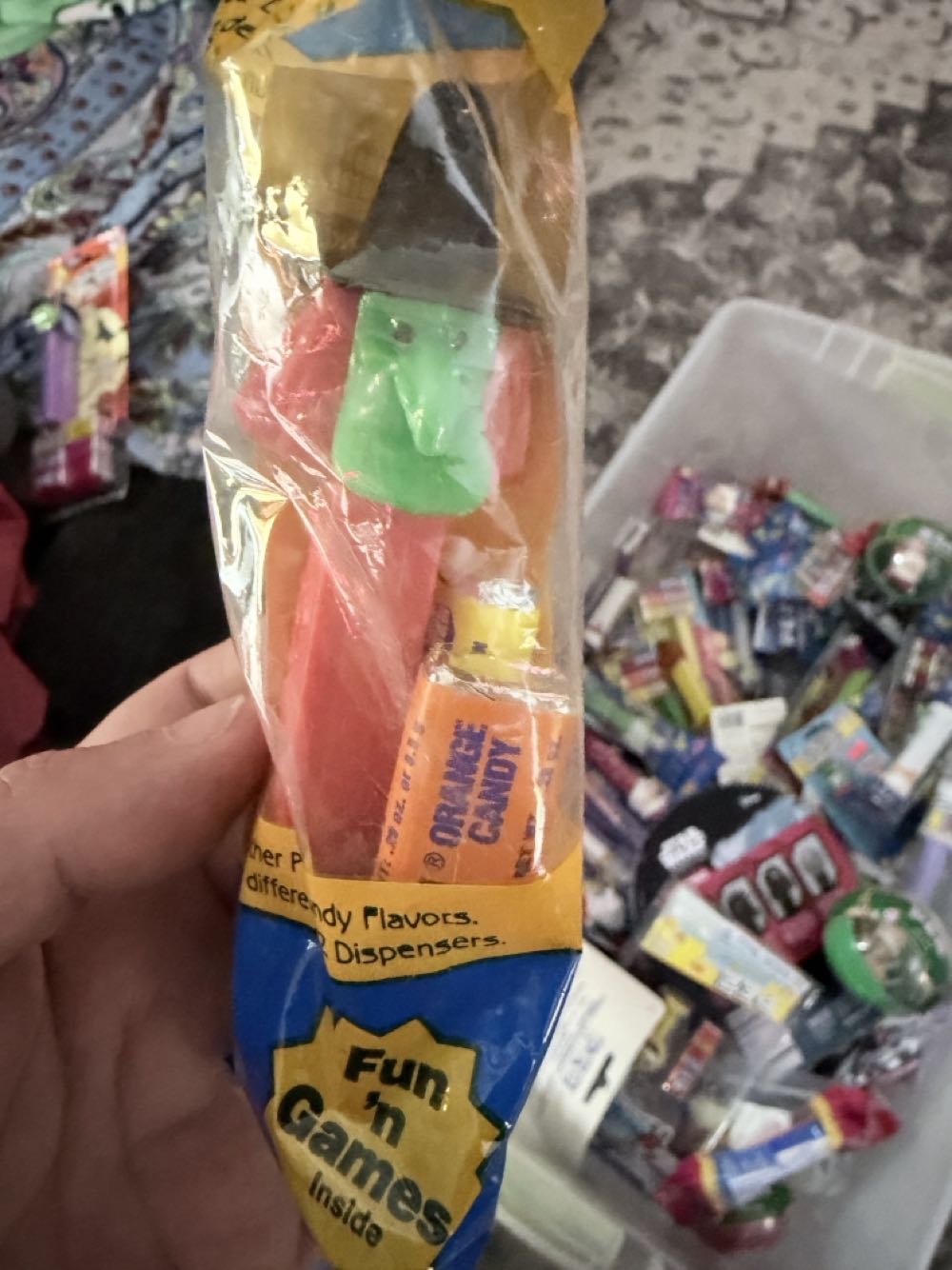 Halloween: Witch D Green Face - Halloween pez collectible - Main Image 2