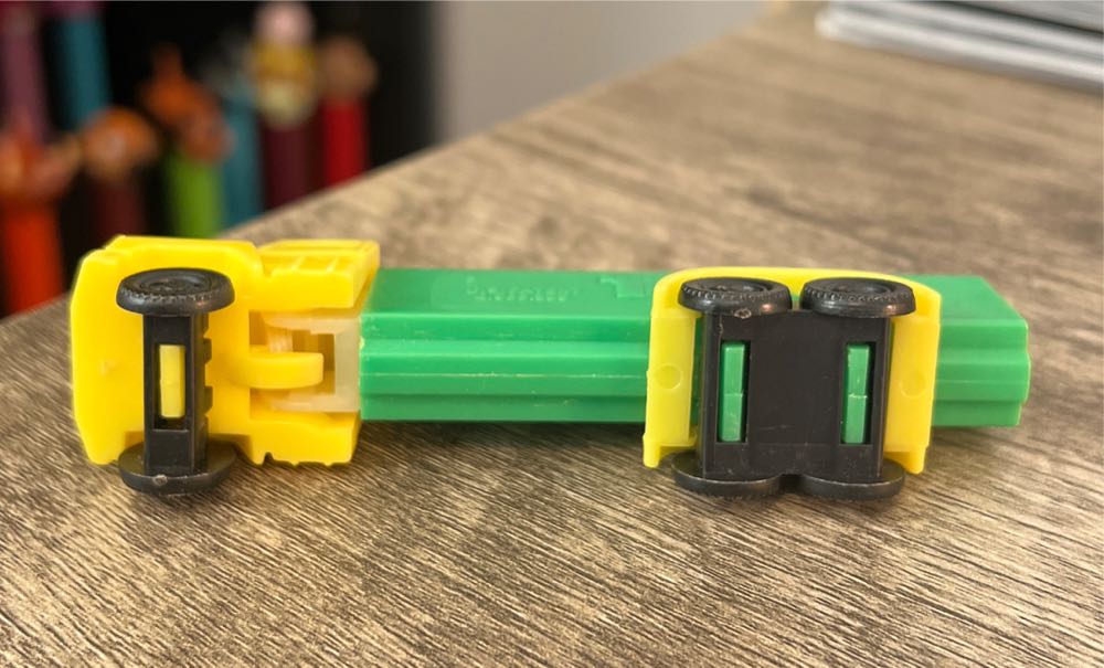 Truck - D - Trucks pez collectible - Main Image 3