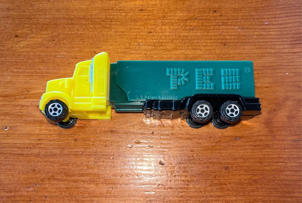 Truck - Yellow/Green - Big Rig - Trucks pez collectible - Main Image 2