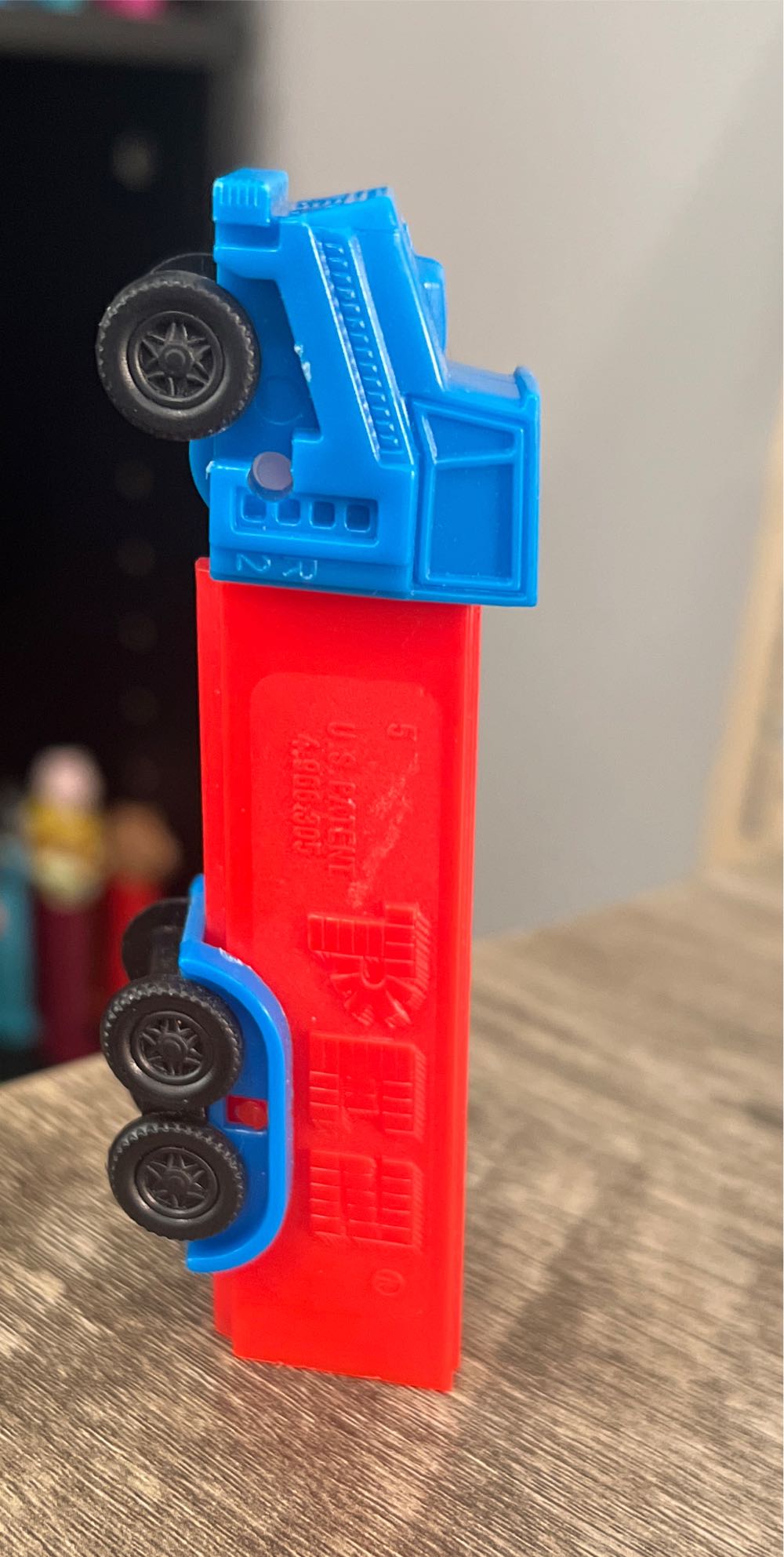 Truck D R2 - Trucks pez collectible - Main Image 2