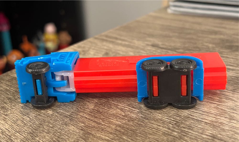 Truck D R2 - Trucks pez collectible - Main Image 3