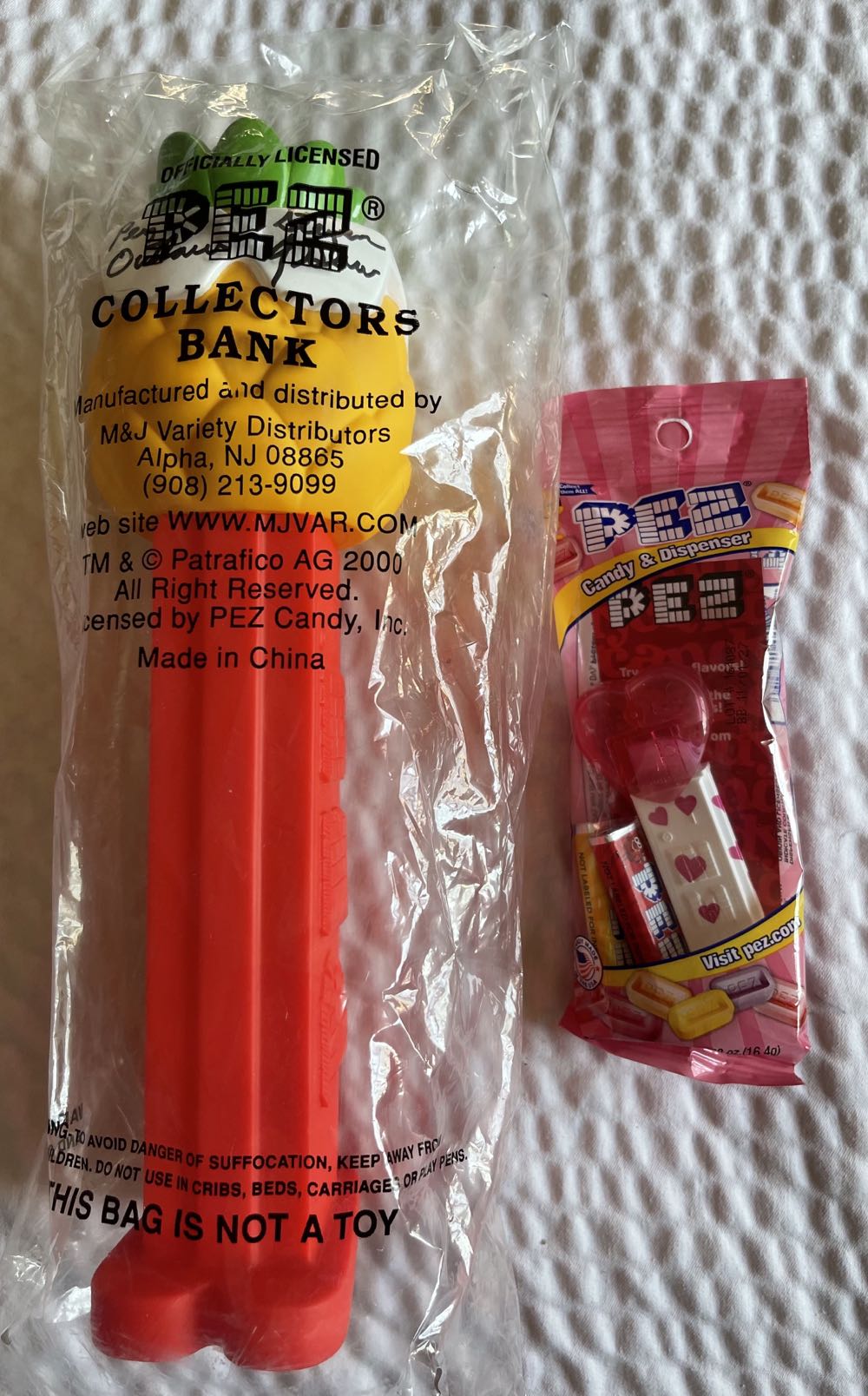 Pineapple Bank Signed By The Pez Outlaw - Bank pez collectible - Main Image 2