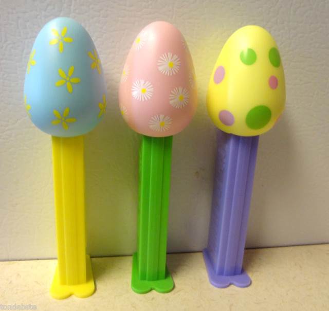 Egg (Yellow With Dots) - In Tube (2) - Easter pez collectible - Main Image 2