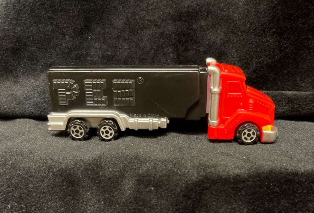 Truck E Smoke Stacks Red/Black - Trucks pez collectible - Main Image 3