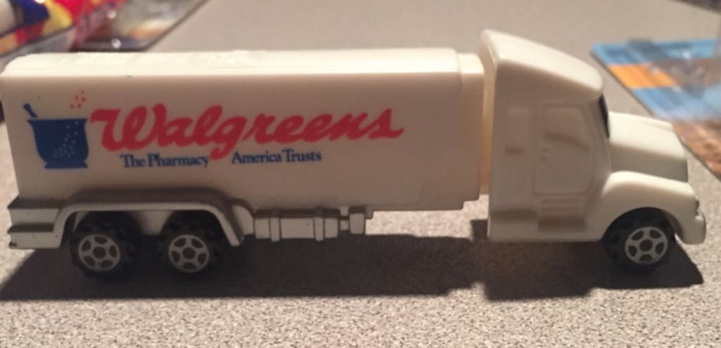 Walgreens Truck E V Grill - Trucks - Promotional pez collectible - Main Image 2