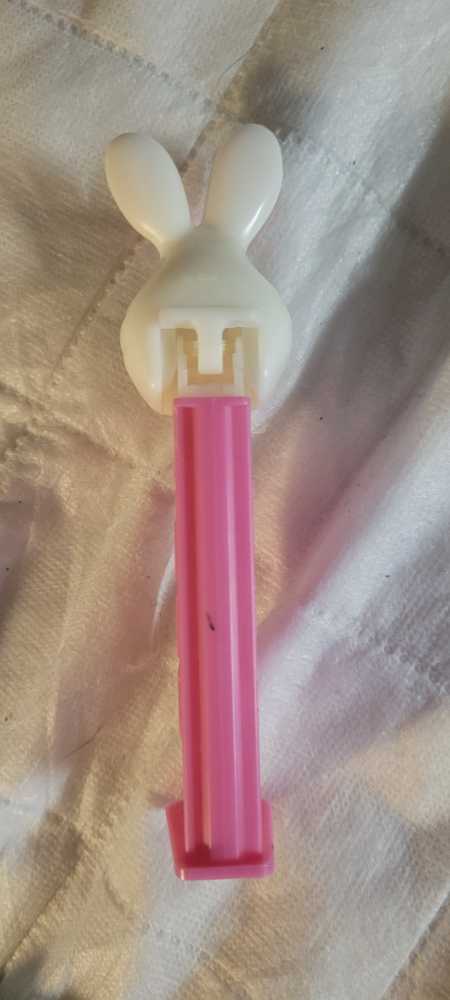 Easter - White Bunny - Easter pez collectible - Main Image 2