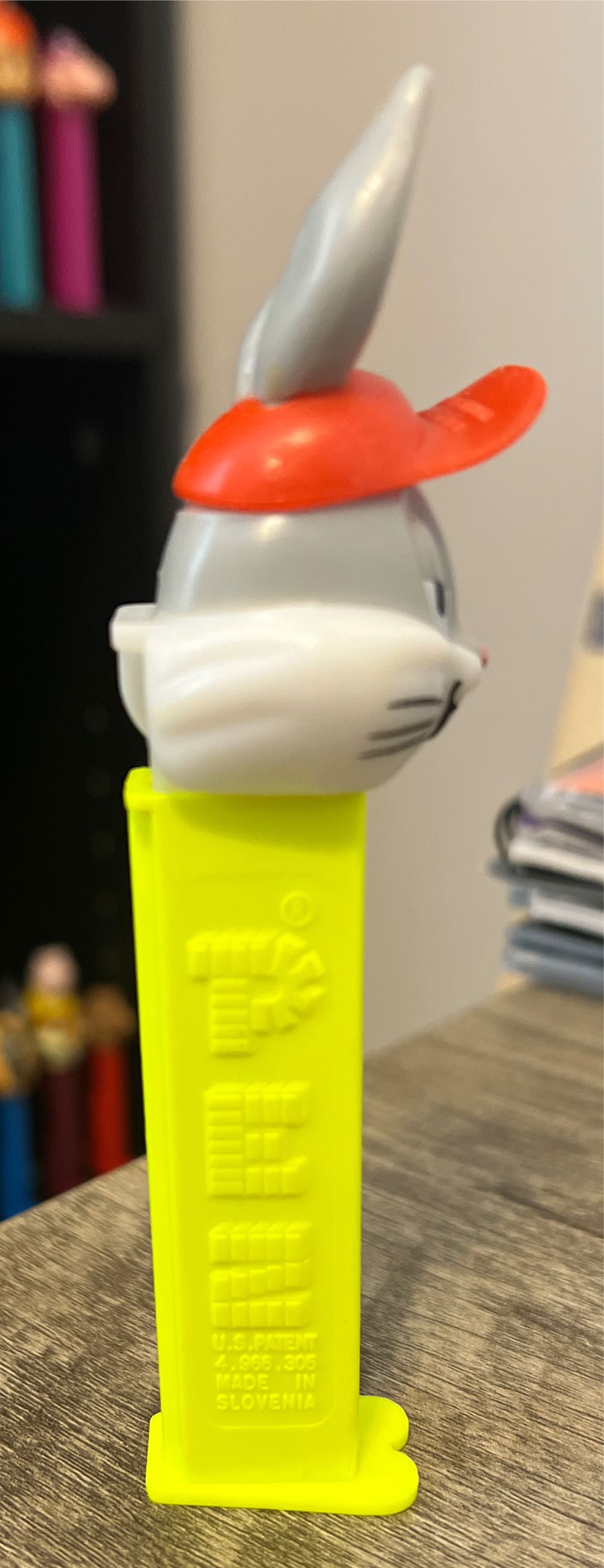 Bugs Bunny A “Cheeky Bugs” - Looney Tunes-Cool Looney Tunes pez collectible - Main Image 2