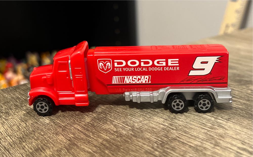 #9 Dodge / Kasey Kahne - Nascar Haulers pez collectible - Main Image 3