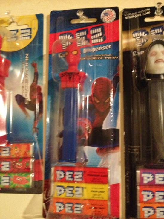 Marvel - Spider-Man, bust w/spider, blue stem - Super Heroes pez collectible - Main Image 2