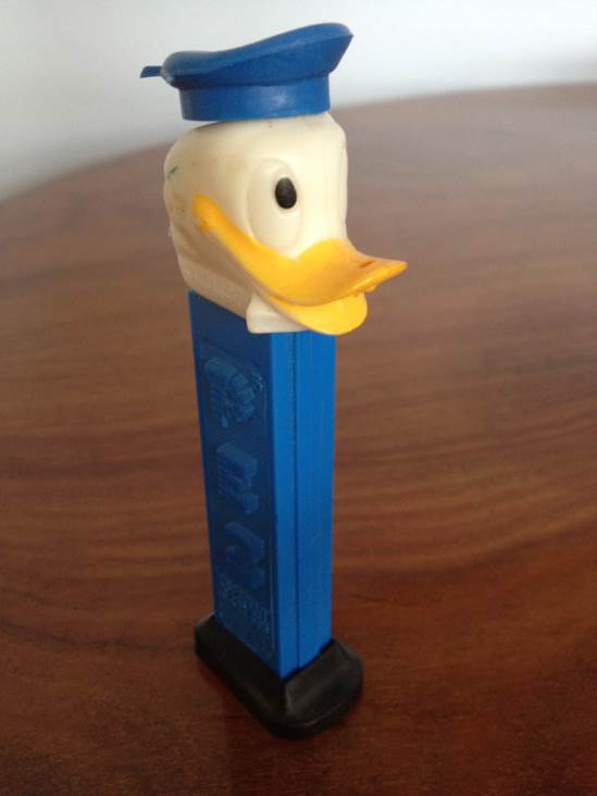 Donald Duck B (hole In Beak)  pez collectible - Main Image 2