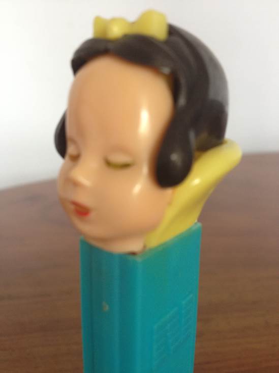 Snow White  pez collectible - Main Image 2