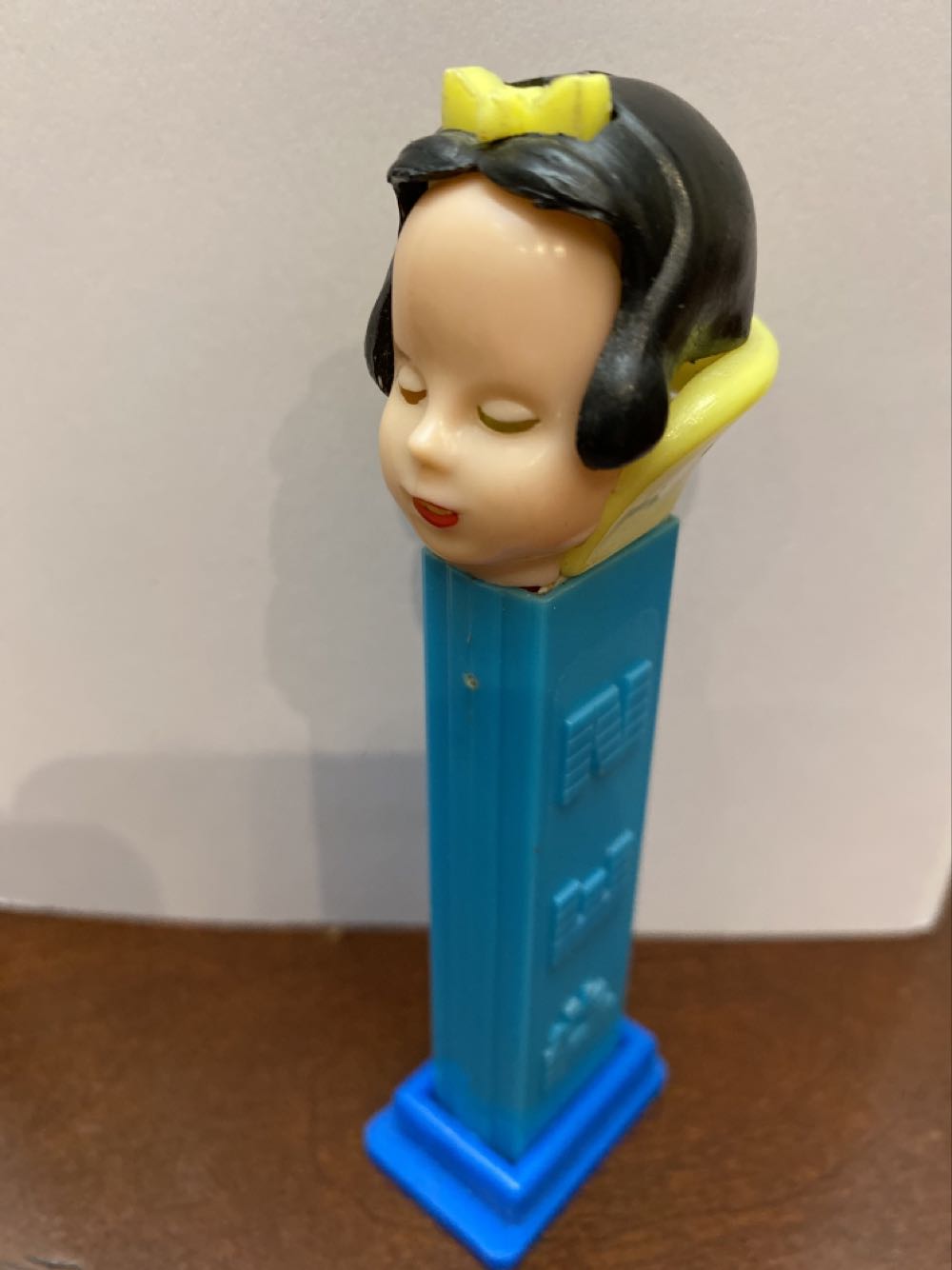 Snow White  pez collectible - Main Image 3