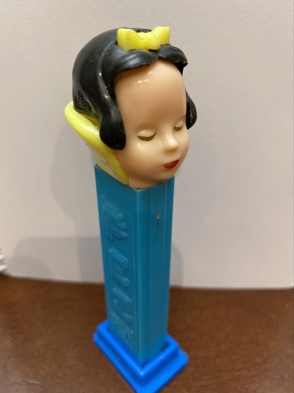 Snow White  pez collectible - Main Image 4