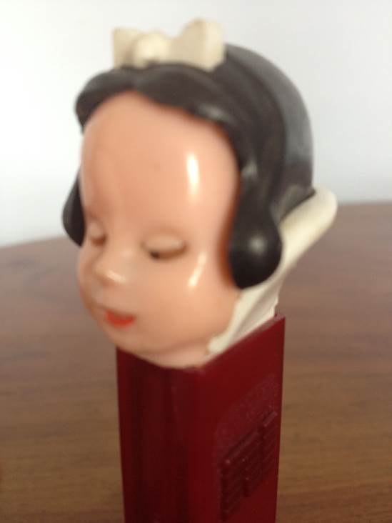 Snow White  pez collectible - Main Image 2