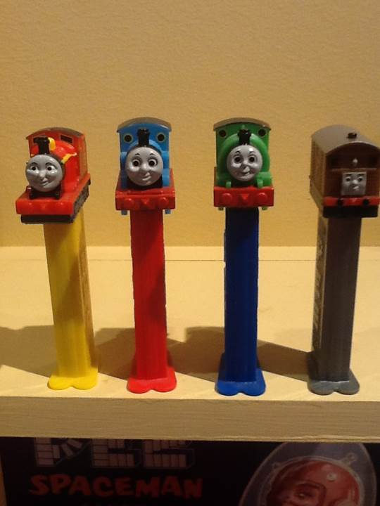 Thomas and Friends (Henry) - Thomas And Friends pez collectible - Main Image 2