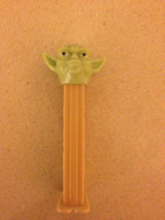 Yoda - Star Wars pez collectible - Main Image 2