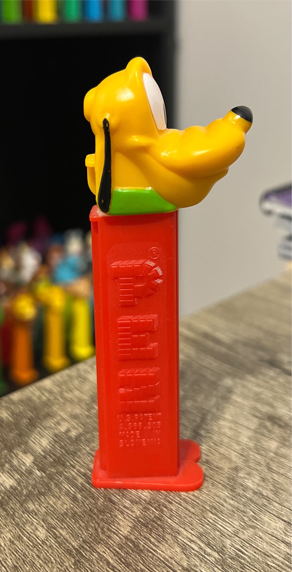 Pluto - C - Movies & TV - Disney pez collectible - Main Image 2
