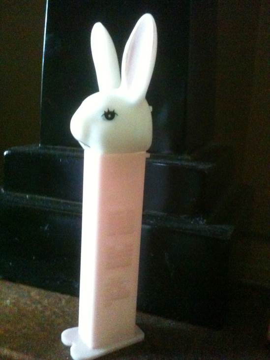 Easter - Bunny - Easter pez collectible - Main Image 2