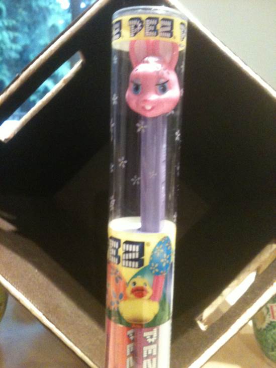 Easter - Bunny - Holiday: Easter pez collectible - Main Image 2