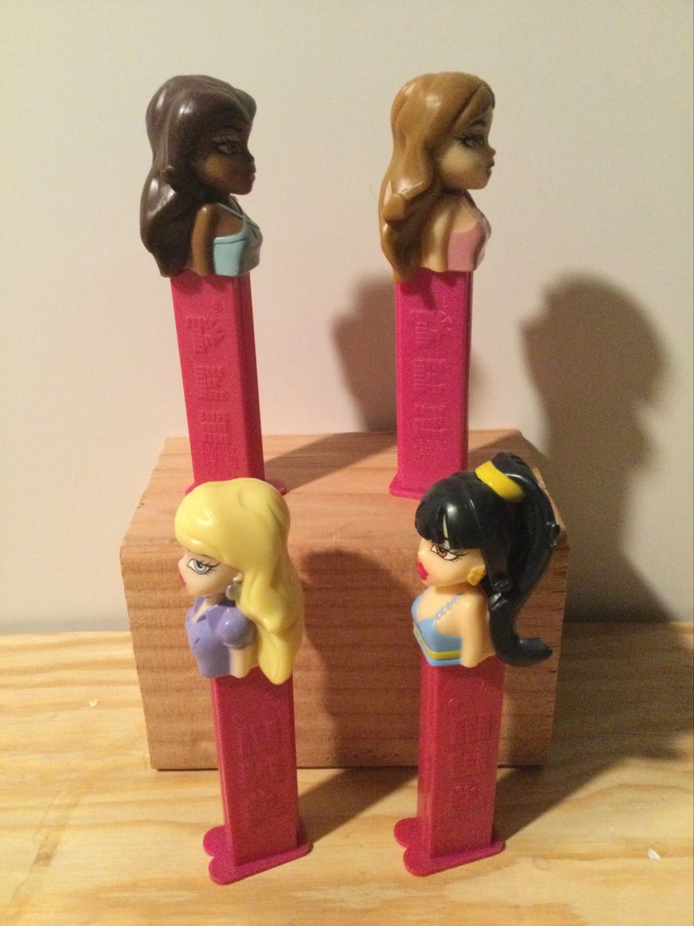 Bratz x4 - Brazt pez collectible - Main Image 3