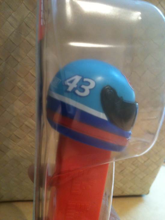 Truck - Nascar STP - 43 - Nascar pez collectible - Main Image 2