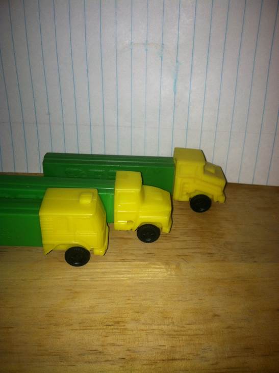 Trucks Yellow Cab/Green - Trucks pez collectible - Main Image 2